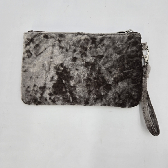 Adrienne Vittadini Gray Velvet Charging Wallet Wristlet - MSRP iPhone USB - Picture 3 of 9